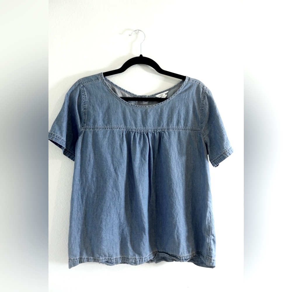 Caslon Buttoned Back Pleated Crew Neck Top